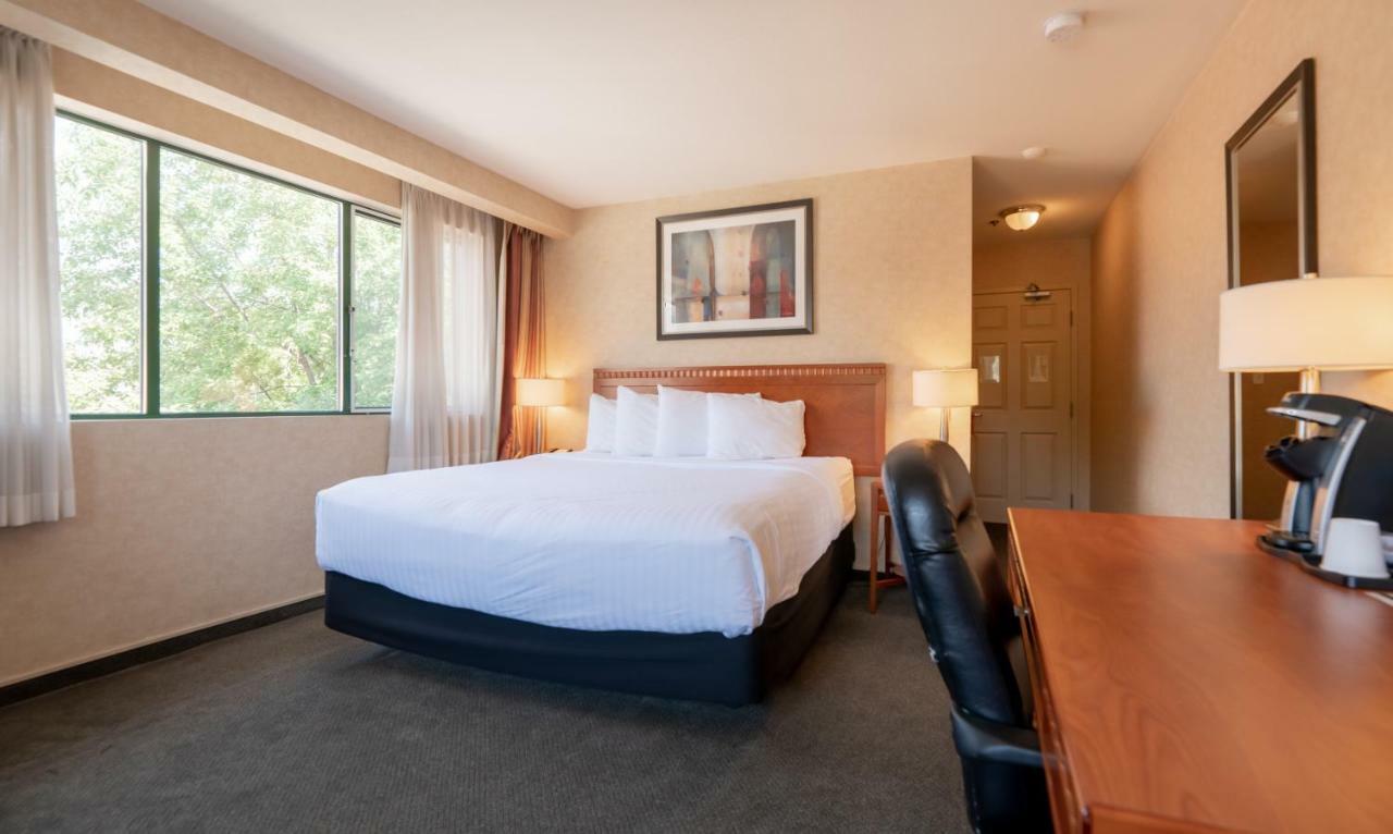 Hotel Kelowna & Conference Centre Ngoại thất bức ảnh